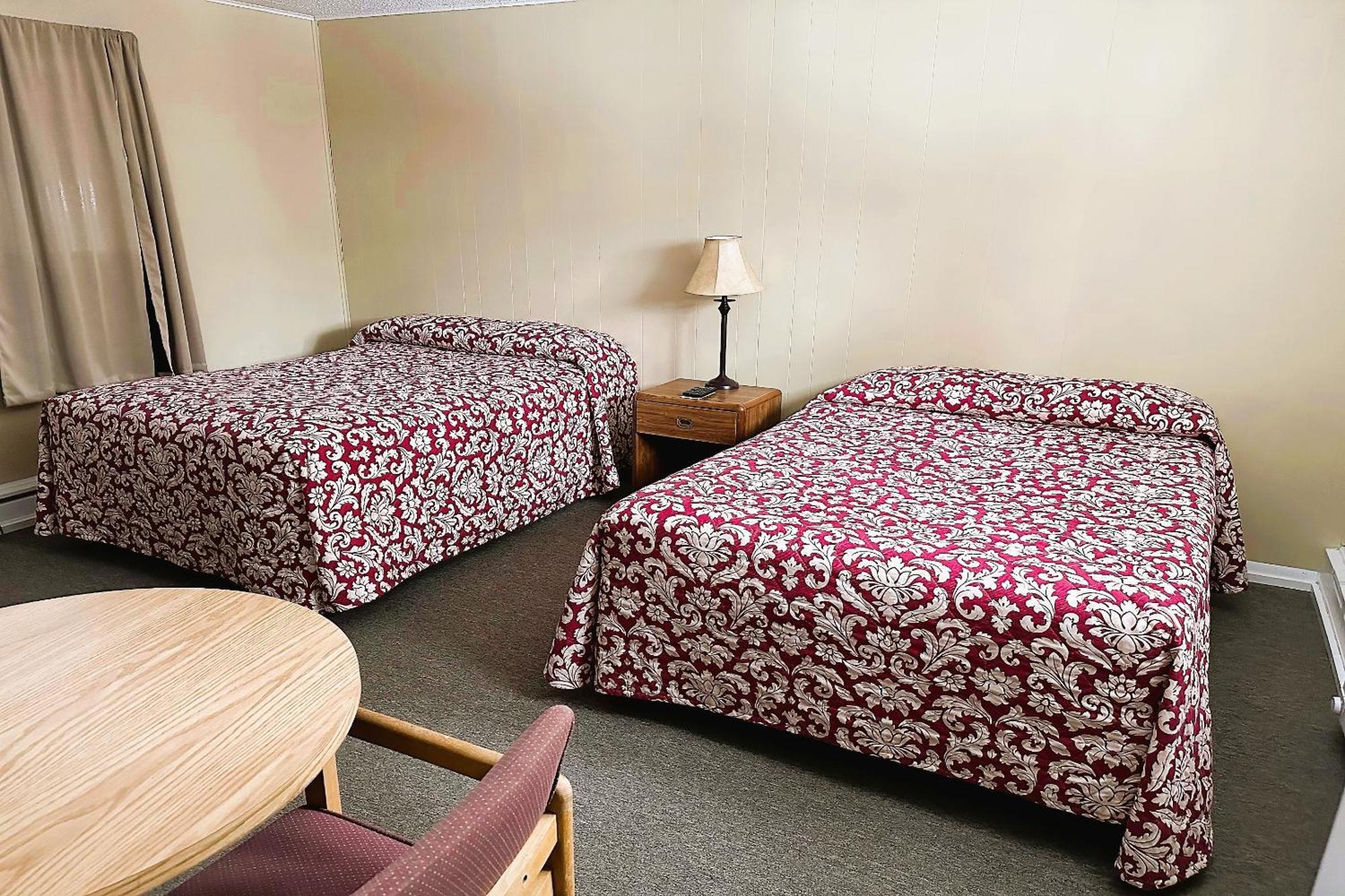 Love Hotels Timberline By Oyo Lake Superior Ironwood Esterno foto